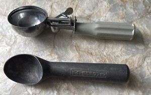 Fairgrove Ice Cream Scoop Aluminum & Gray Plastic Handle Ice Cream Scooper