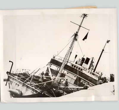 Damaged in Port Freighter BEULAH Tilted & SINKING Victoria BC 1937 Press Photo