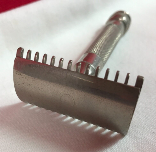 VINTAGE GILLETTE 3 PIECE SAFETY RAZOR SERIAL No. G821555 MADE IN USA - Picture 5 of 16