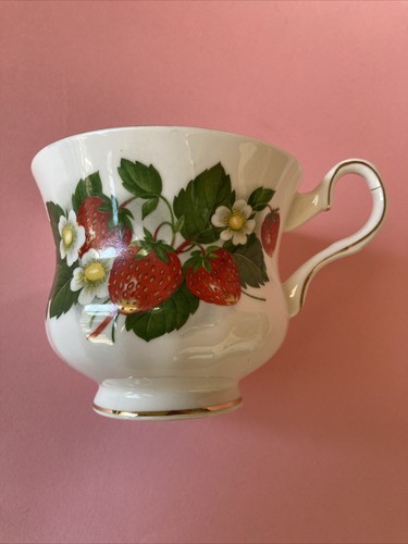 Set of 3 Vintage Royal Grafton STRAWBERRY Fine Bone China Cup & Saucer/ Creamer - Picture 8 of 12