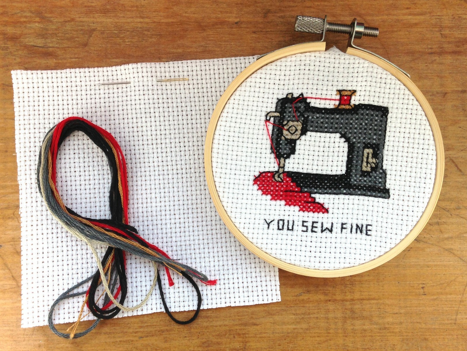 SEWING MACHINE FUNNY CROSS STITCH KIT FOR BEGINNERS PATTERN CARD GIFT IDEA