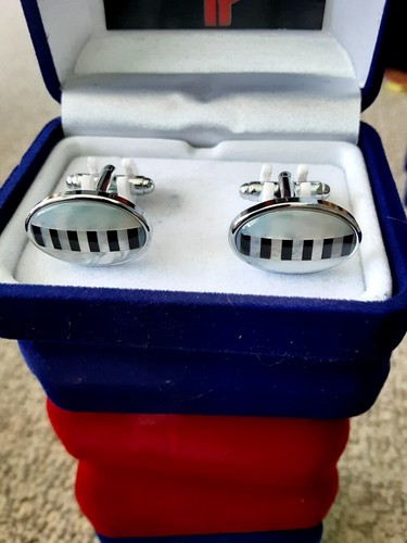 Cufflinks - New No Brand Name On Cufflinks