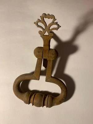 Heurtoir de Porte Ancien en Fer fin 18é début 19é surmonté d'un panache. - Photo 1/4
