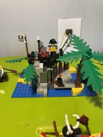 Lego Pirates Treasure Chest (1788) Rare Set - 98% Complete w/ Minifigures 1995