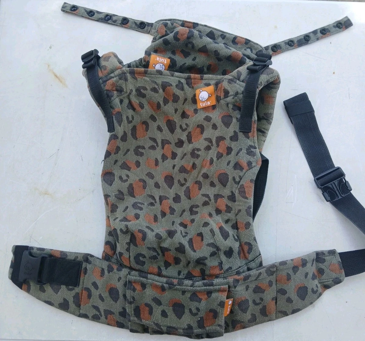 Tula Toddler Baby Carrier Olive Leopard Signature Woven 25-60 LBS TBCW49H228
Opens in a new window o
