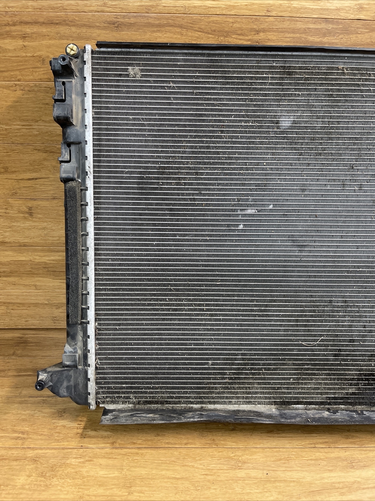 2017-2020 Maserati Levante Ghibli OEM Cooling Radiator 670038340