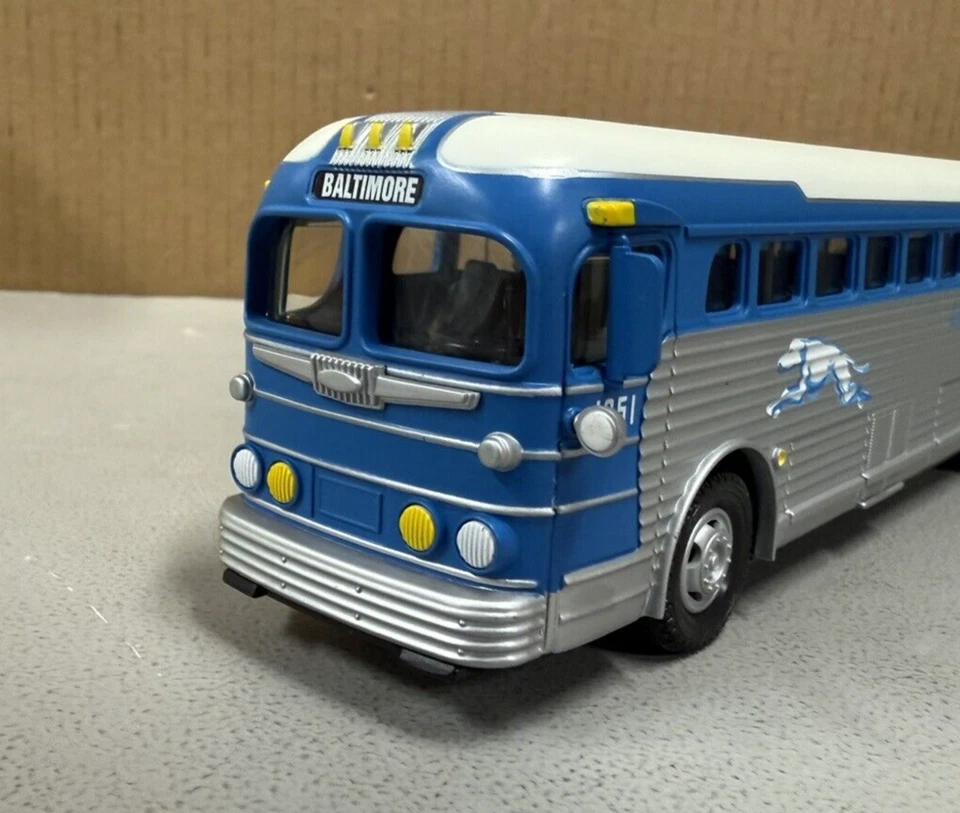 MTH Rail King  30-50014  Greyhound  -  Baltimore  Die-Cast Bus - Image 4 of 4