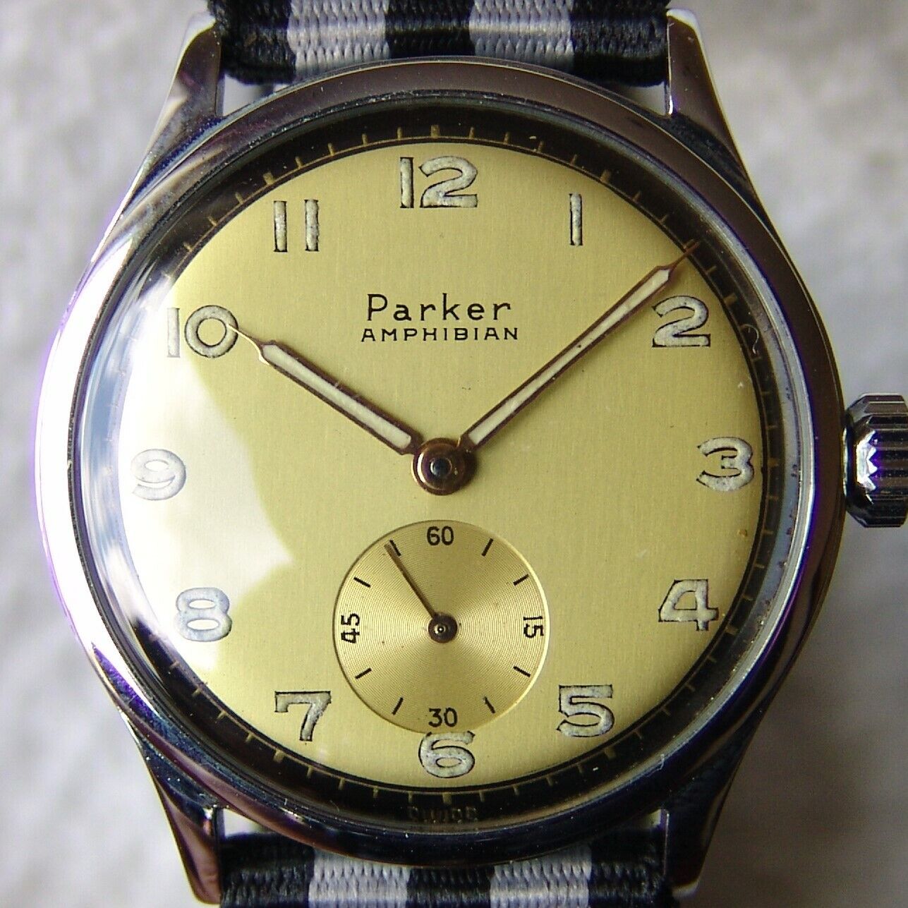 VINTAGE WWII era men's PARKER Watch Co good condition MILITARY style  WRISTWATCH