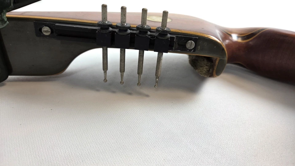 Arco recurvo vintage 1972 diestro Bear Kodiak Magnum 52" 40# - era Grayling Foto 4 de 4