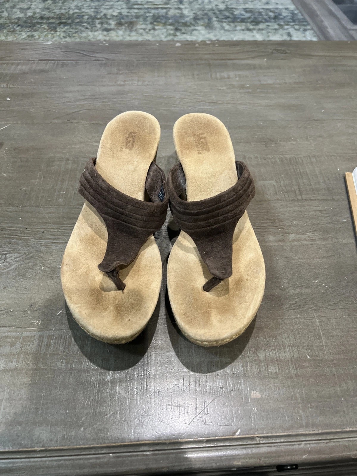 Sandalo UGG donna Zamora 3093 scamosciato slip on zeppa tanga taglia US 7M