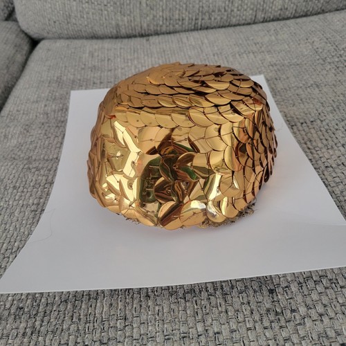 Super Exclusive Vintage Millinery Hat Gold LARGE SEQUINS - Picture 3 of 3