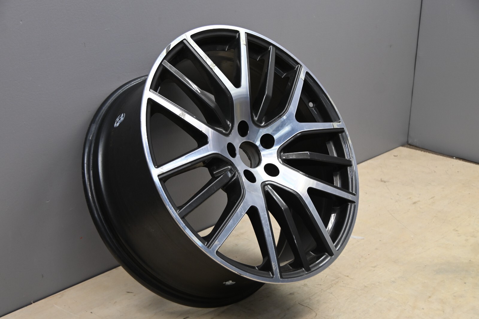 2017-2020 Maserati Levante 19x21 FRONT Alloy Wheel Rim 670044700 OEM