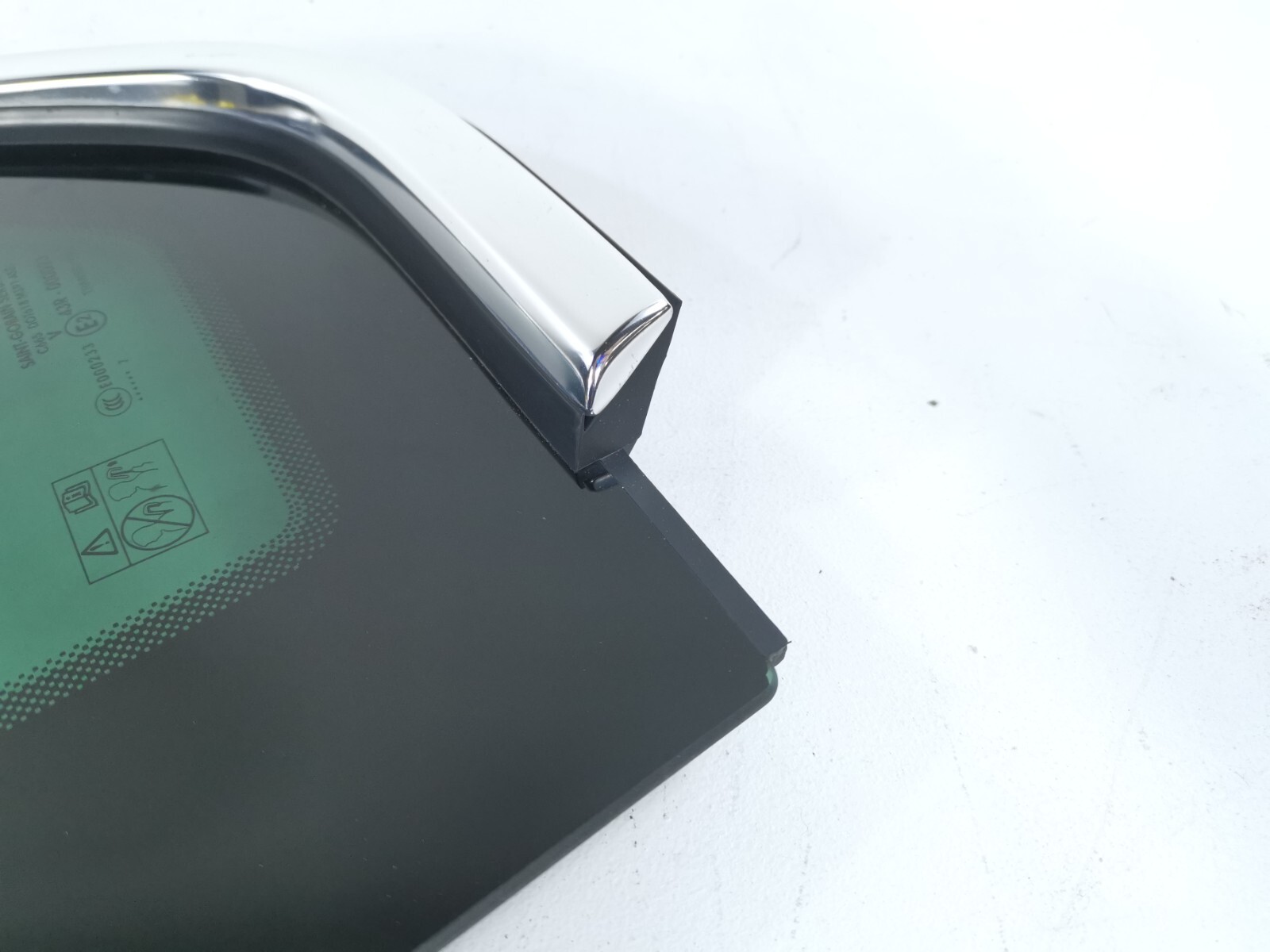 17-20 MASERATI Levante REAR LEFT DRIVER SIDE QUARTER WINDOW GLASS 06701010560