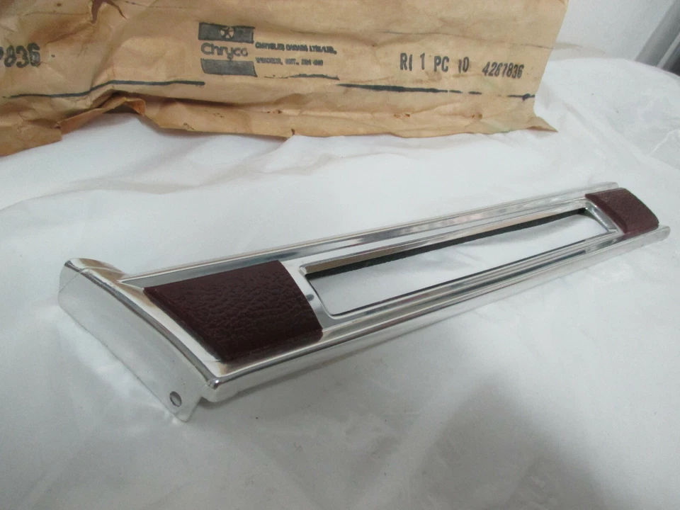 Mopar NOS 82 Dodge 400 Chry LeBaron 2-4DR RH FRT FNDR MLDG с RedVINInsrt 4267836 - Изображение 3 из 4