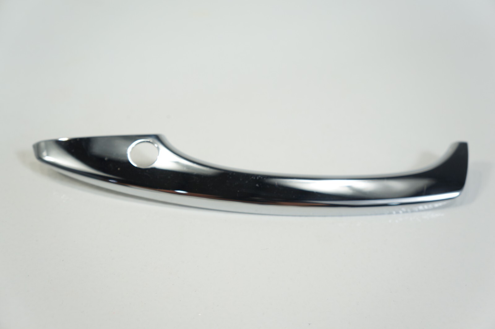 2017-2020 BENTLEY BENTAYGA PASSENGER RIGHT LOWER CHROME DOOR HANDLE MOLDING
