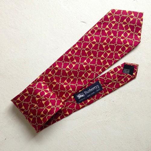 Cravatta Rosa con Abito Blu | Hockerty