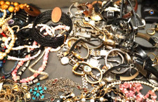 Jewelry 1 LB WEARABLE Bulk Lot Estate Vintage to Modern Costume- LOOK-22