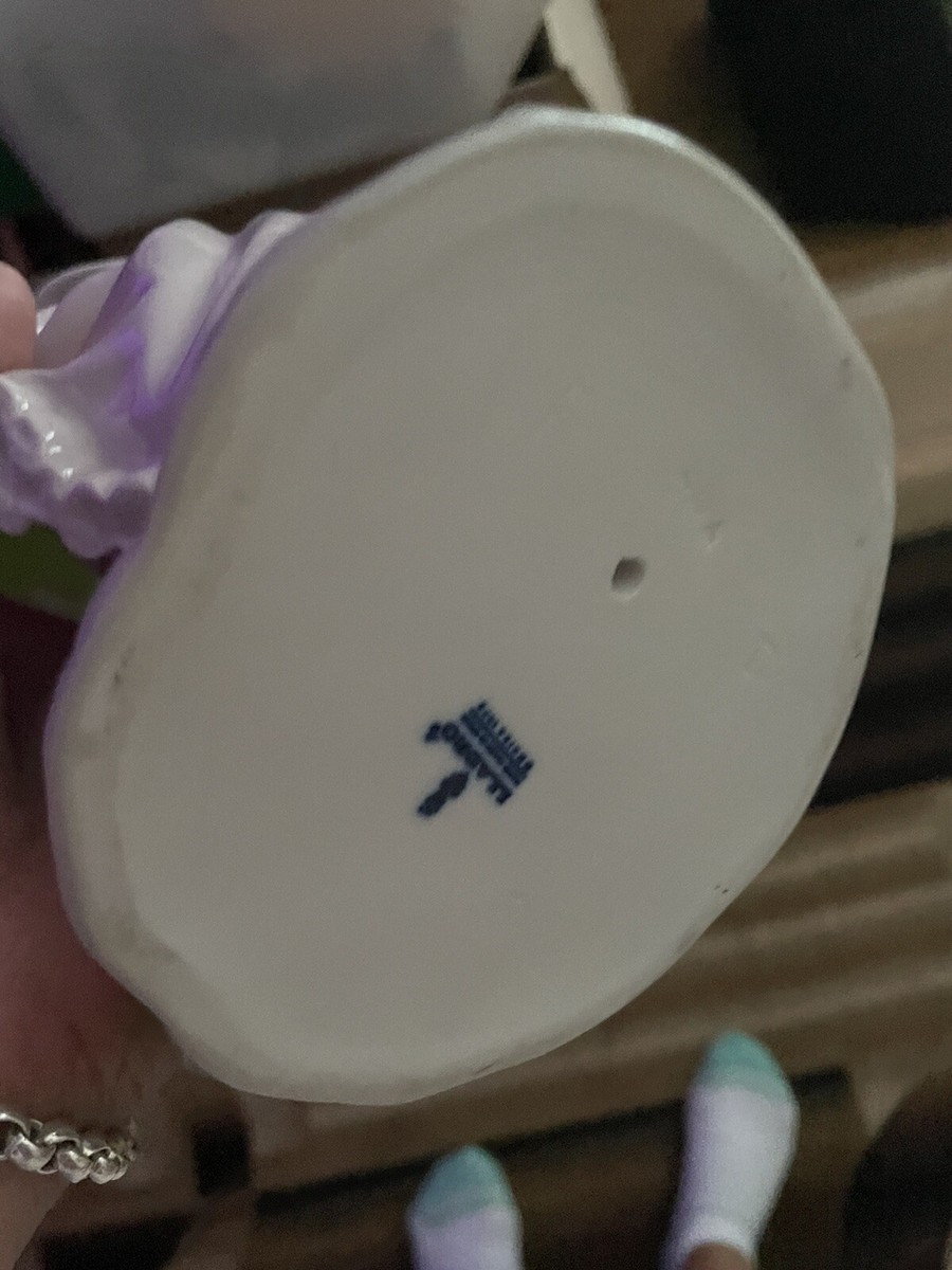 LLadro Flowers in the Basket Porcelain Gloss Figurine No. 5027