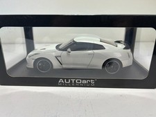 1/18 AUTOart Nissan GT-R SpecV. Rare White with Black Wheels and Spoiler.