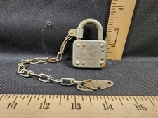 Vitnage Master Lock #77 Padlock Keeper Chain No Key Used 