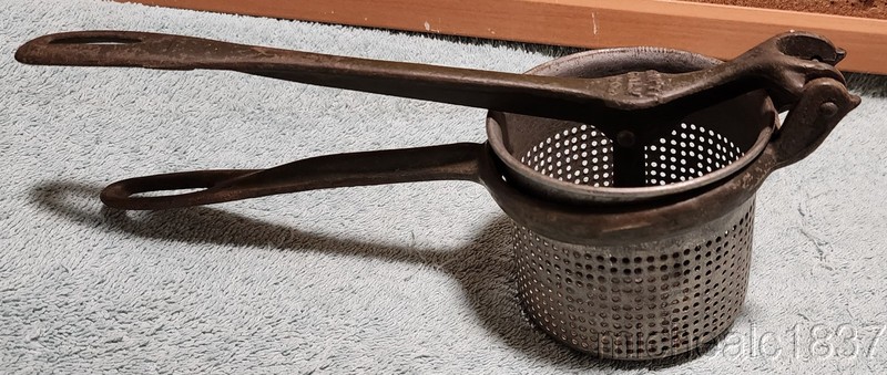 Vintage 11" Cin'ti Galv Co King Seamless Cup Potato Masher Strainer Very Good Co