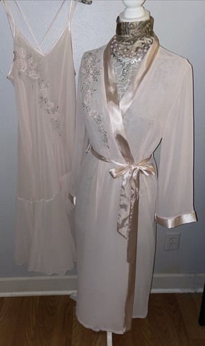 Linea Donatella Woman’s Long Peignoir Gown & Robe Set M/L Floral Applique 2PC - Picture 2 of 22