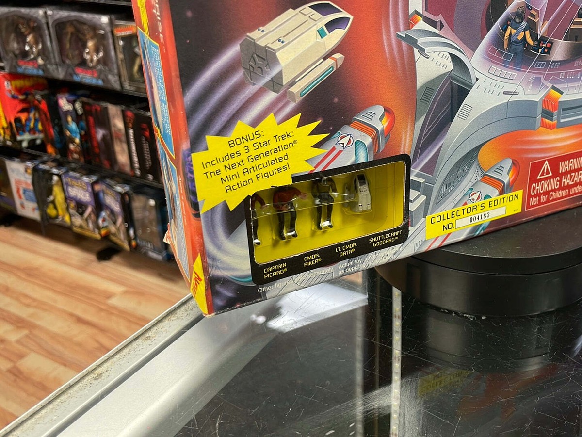 スタートレック　Enterprise ミニプレイセット NCC-1701-D Amazon.com: Star Trek the Next Generation Innerspace Playset