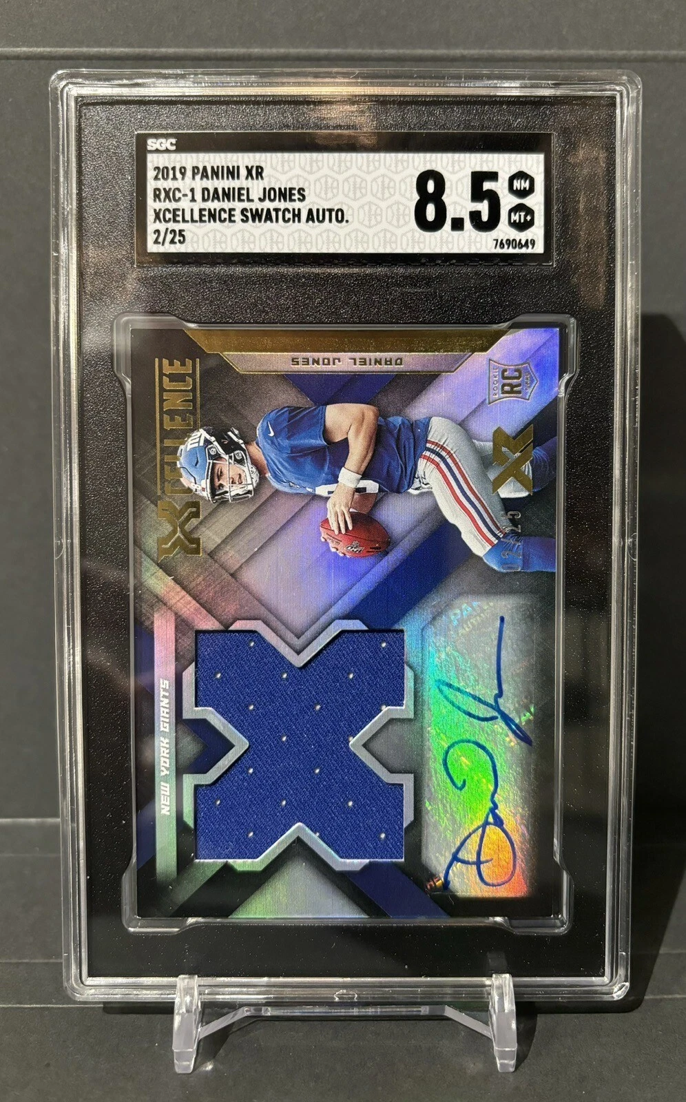 Daniel Jones Panini XR Rookie Xcellence Autograph Swatches #RXC1 Base