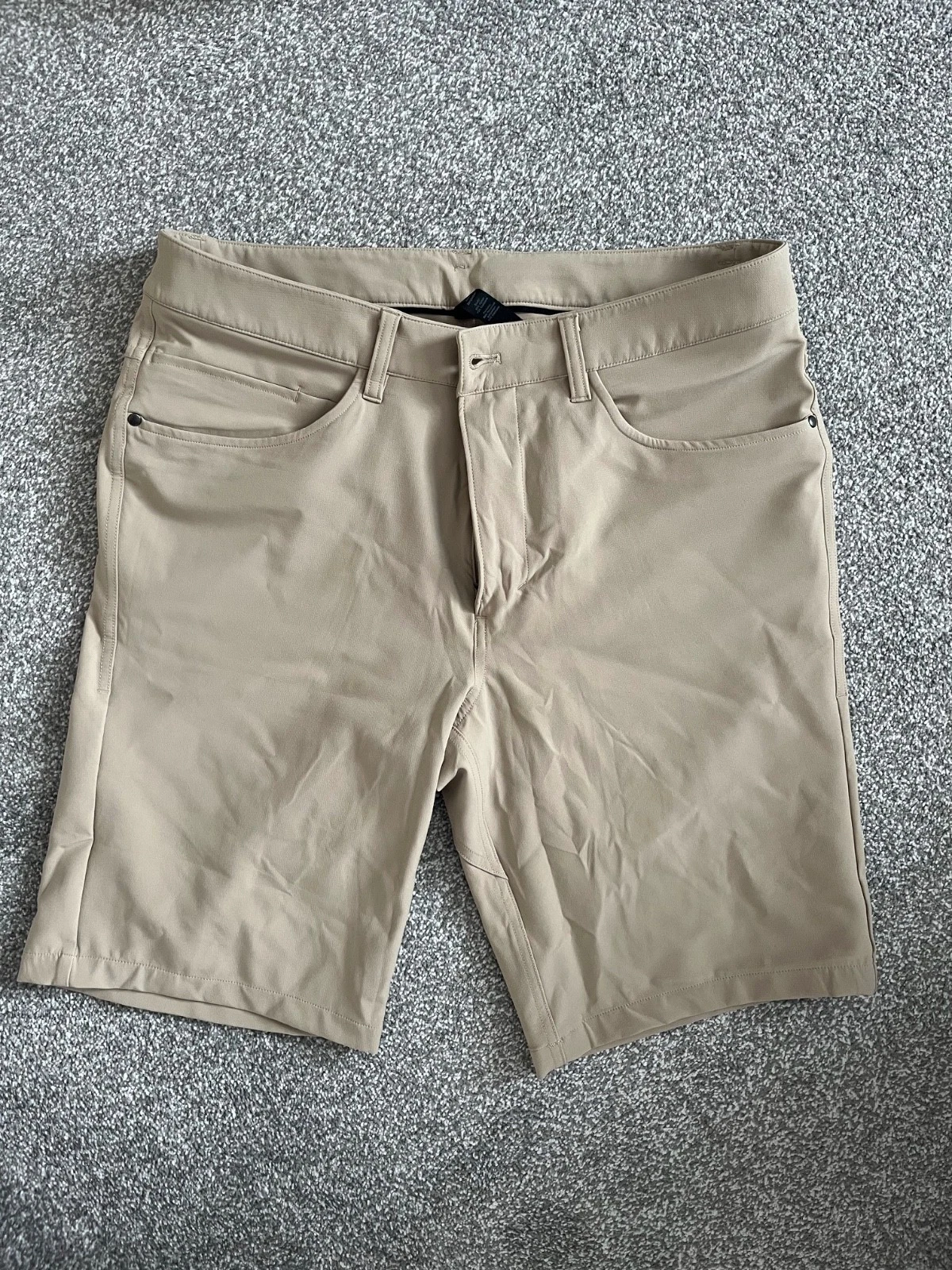 Lululemon Men’s ABC warpsteme 11” Long Slim Fit Beige Shorts, 32" Waist