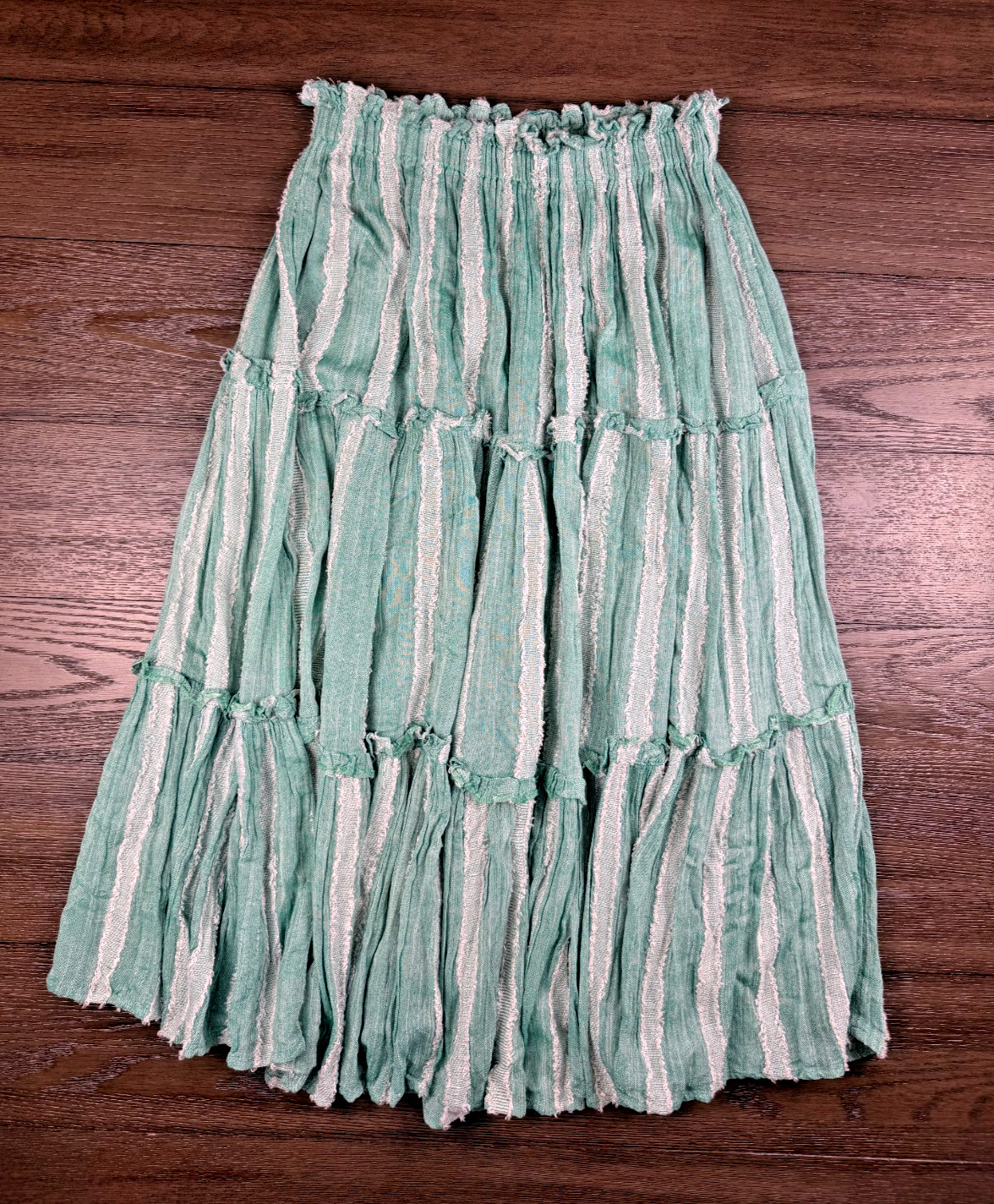 Tuckernuck Women’s Tiered Boho Textured Gauze Green White Skirt Sz Large