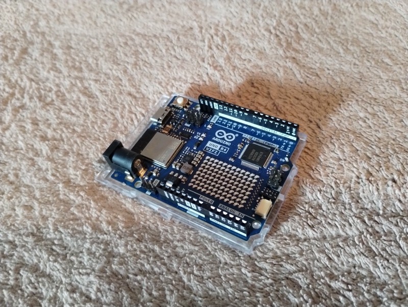 Arduino UNO R4 WiFi Development Board ABX00087 Microcontroller, USED, VERY GOOD