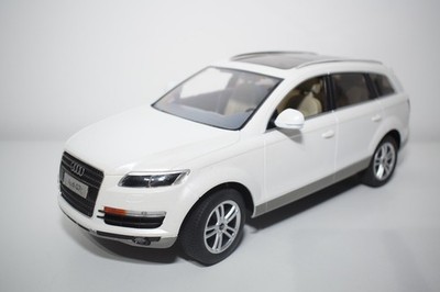 C16 1:14 JAMARA AUDI Q7 WHITE PLASTIC EXC. COND.