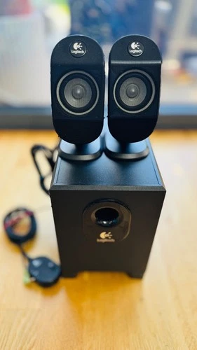 LOGITECH X-210 COMPUTER SPEAKERS GREAT CONDITION EASY TO USE FREE P&P
