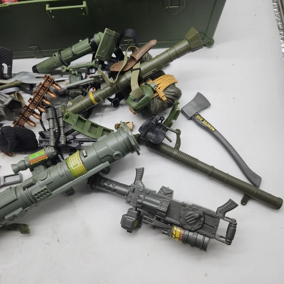 Vintage GI Joe Army Footlocker Storage Box, Rope Handles 1997 W/ Extras......137 - Image 4 of 4