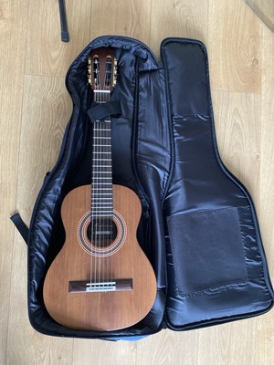 Neue 1/2 Gitarre mit Massivholzdecke inkl. Tasche & Ständer