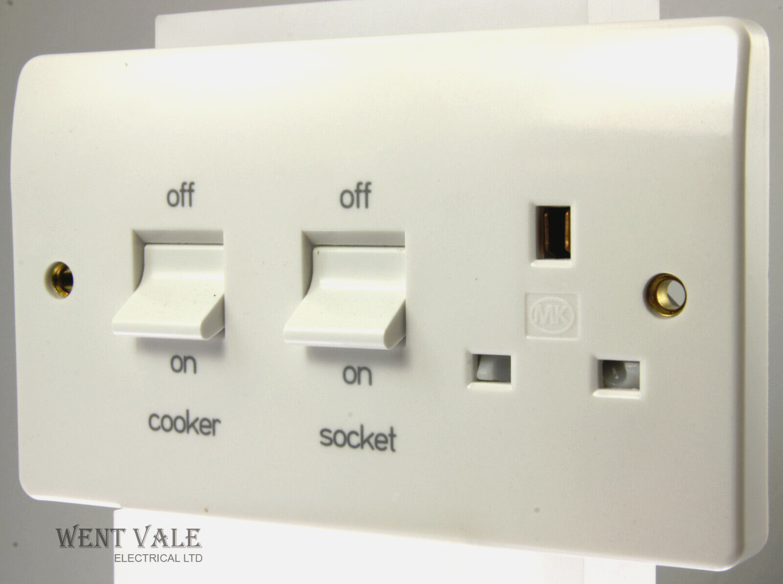 MK Logic Plus - K5060 WHI - Combined 45a D/Pole Cooker Control and 13A Socket