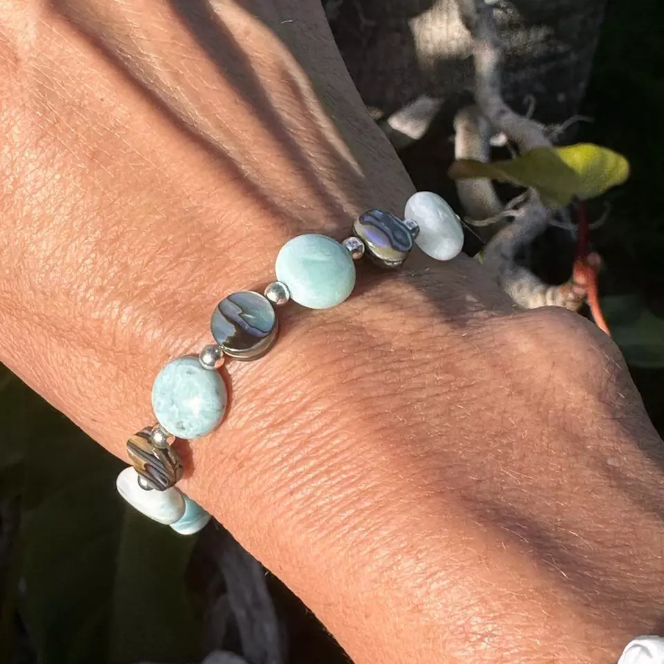 Moneda Larimar de 10 mm y moneda de abulón de 8 mm con pulsera de .925 SS Foto 2 de 4