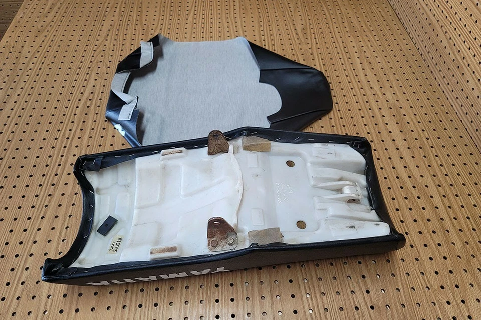 FUNDA ASIENTO YAMAHA IT175 MODELO 1982-1983 (NEGRO) [Y-28] Foto 3 de 4