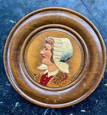 Art Populaire Breton Portrait Assiette Bois sculpté peint - Wood carved portrait