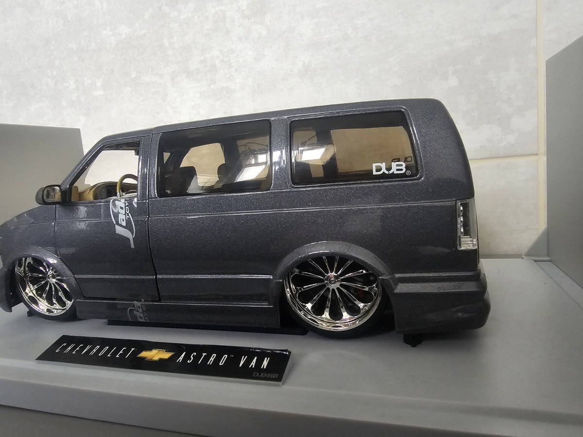 1:18 Chevrolet Astro Van Dub City | eBay