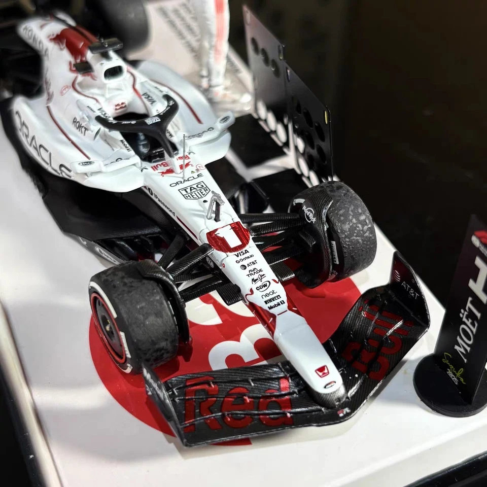 minichamps 1:43 RB21 Verstappen F1 2025 Winner Japan Figure RedBull - Image 3 of 4