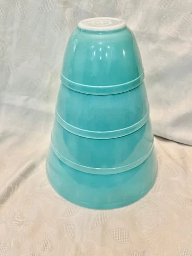 Pyrex Robin Egg Blue Turquoise Complete Mixing Bowl Set  401, 402, 403, 404