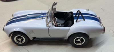 VINTAGE ERTL AMERICAN MUSCLE MILLENNIUM 1965 Shelby Cobra 427 Roadster WHITE 