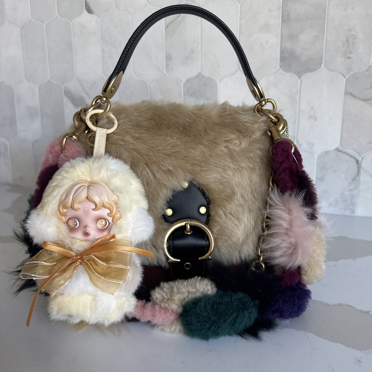 ブランコとパグ COACH Beat Brown Shoulder Bag In Suede Leather and Shearling +