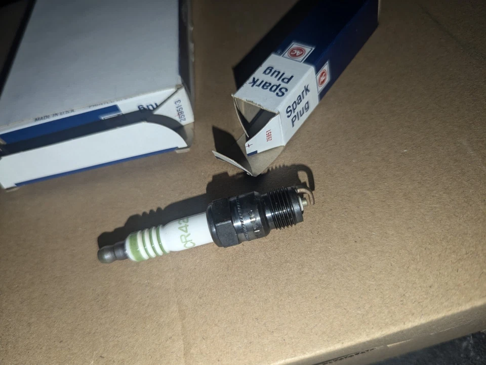 Nuevo de Lote Antiguo Genuino GM ACDelco Bujías CR42TS Anillo Verde Foto 3 de 3