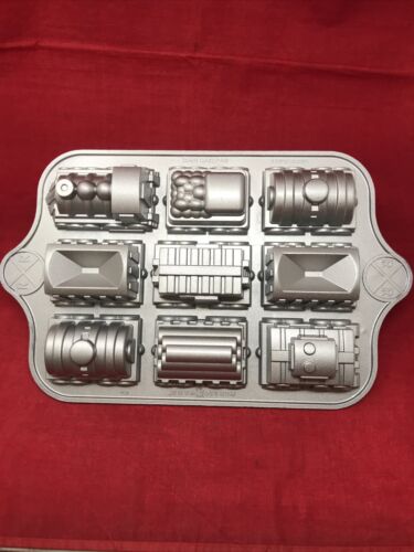Williams Sonoma Nordic Ware 3D Steam Train Cake Pan 3D Mold Cast Metal 5 Cup USA - Picture 1 of 11