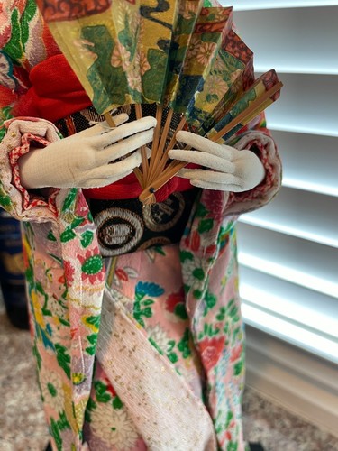 Vintage 17" Japanese Geisha Doll, Self-Standing Holding Fan - Picture 5 of 16