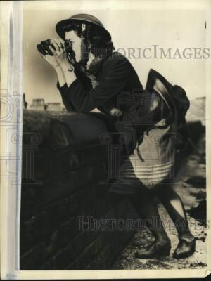 1940 Press Photo First British woman air raid lookout Dorothy Trumbell in London