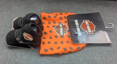 Harley Davidson Beanie & Booties Set-size 0 - 6 Months Brand New w Tags - Afbeelding 3 van 7