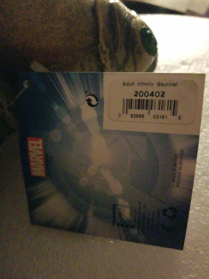 Новая копия перчатки бесконечности из пеноматериала 15 дюймов Marvel Comics Avengers Endgame от Rubie's с ценником - Изображение 4 из 4